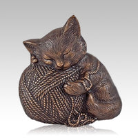 Sleeping Kitty Yarn Ball - IUPS116